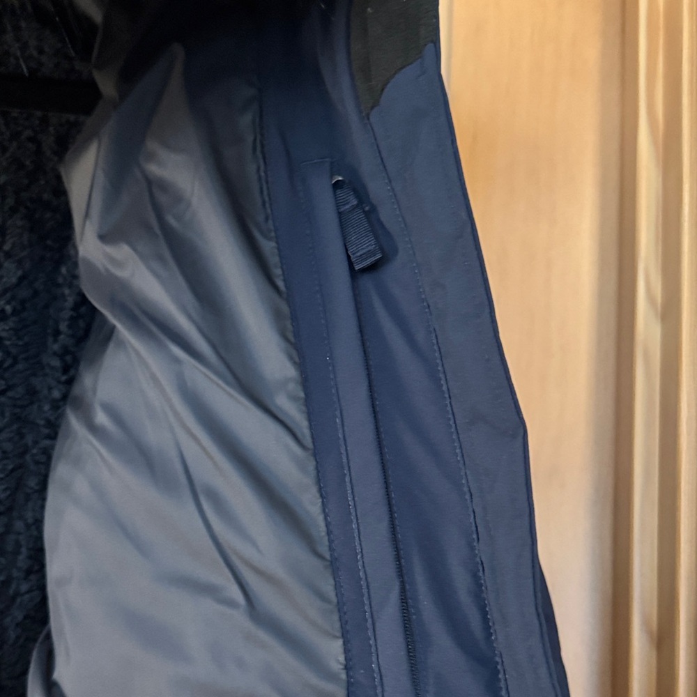 Eddie Bauer Women's Black Hooded Puffer Jacket - Picture 6 of 9